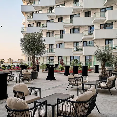 Sea Side In Infinity Pool Apartment Mamaia