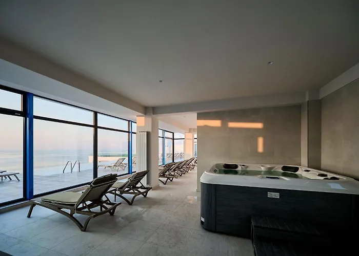 Sea Side In Infinity Pool *