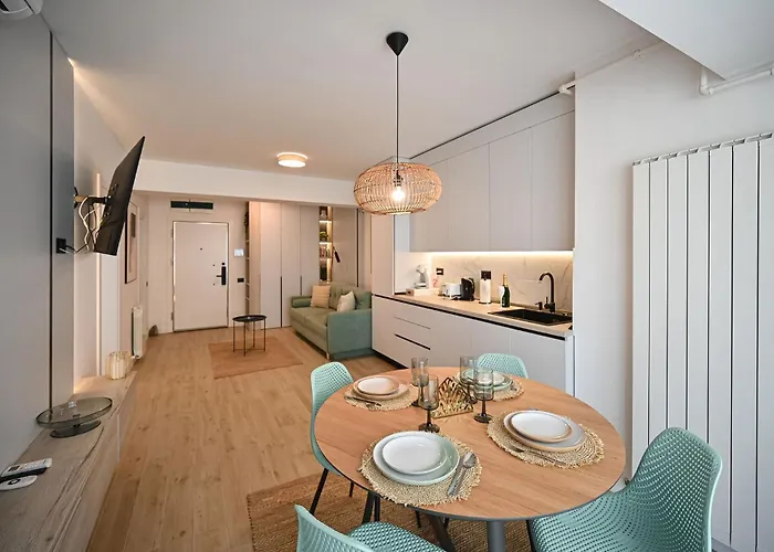 Sea Side In Infinity Pool