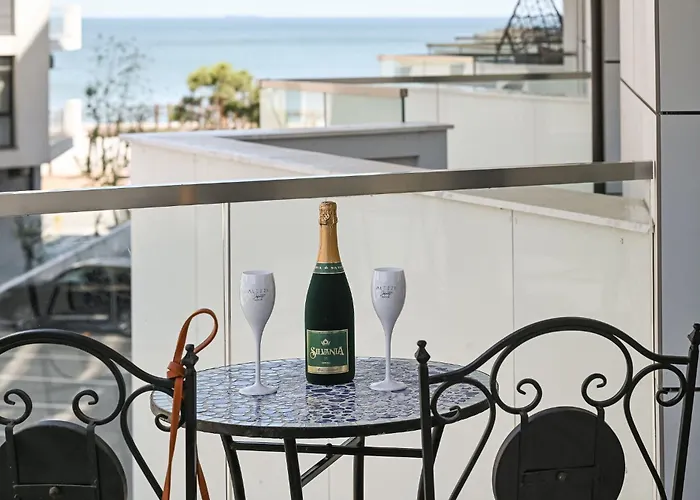 Sea Side In Infinity Pool